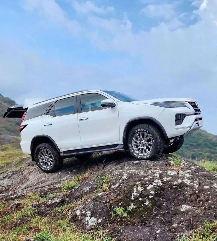 fortuner wallpaper fortuner wallpaper