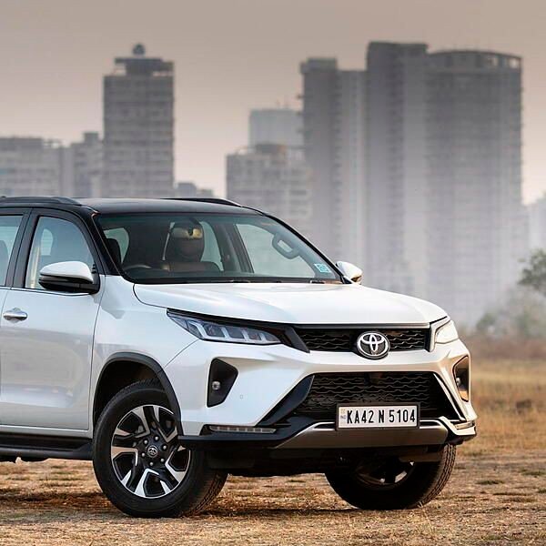 fortuner wallpaper fortuner wallpaper