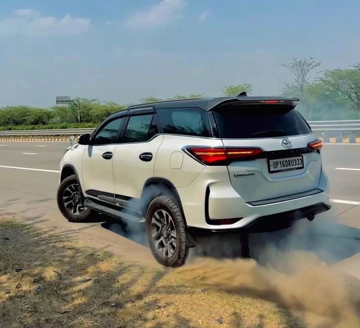 fortuner wallpaper fortuner wallpaper