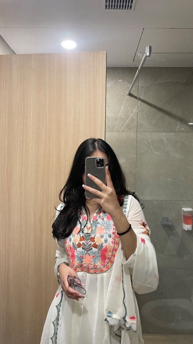 hide face girl pic 1 hide face girl pic 1