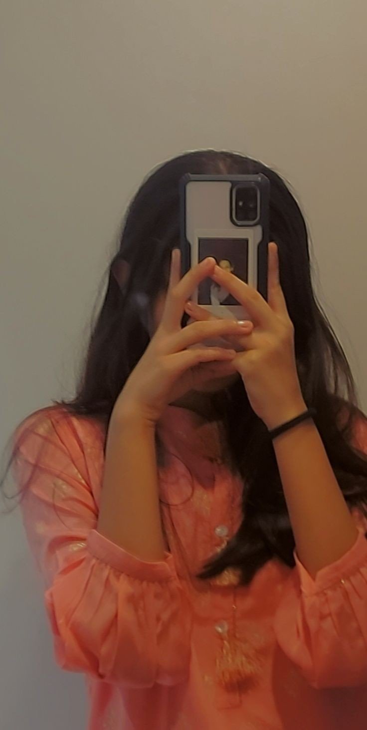 stylish hiding face girl dp 2 stylish hiding face girl dp 2